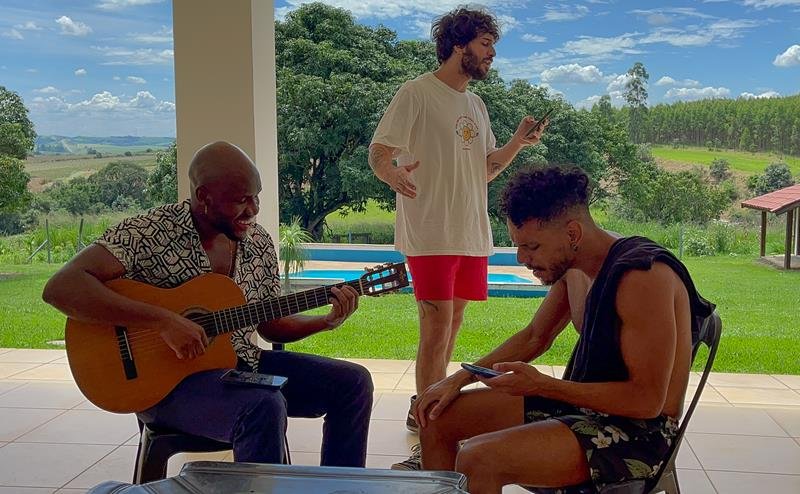  Hector Maks participa de camping de composição e anuncia novo EP, álbum e DVD ao vivo