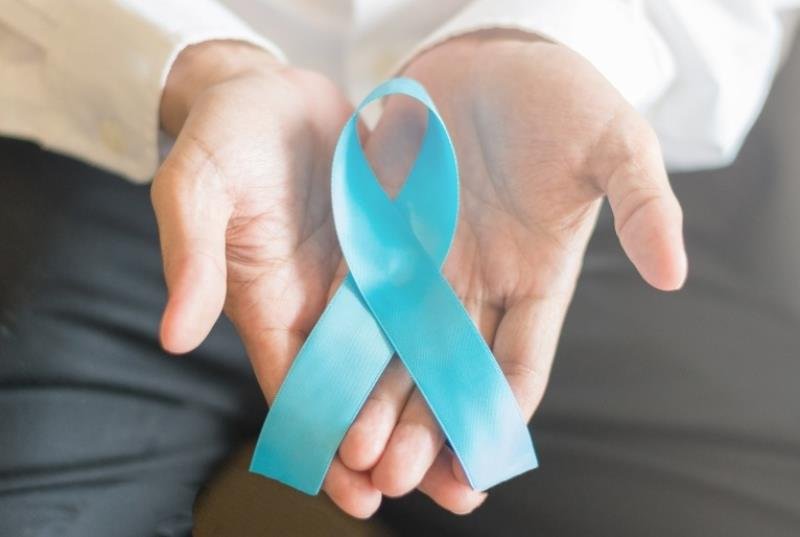 Abril Azul-Claro conscientiza sobre o câncer de esôfago