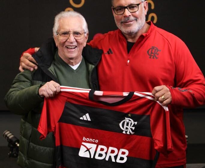  Representando o Flamengo Alexandre Frota homenageia grande ícone Carlos Alberto de Nóbrega em Seu podcast O Pod É Nosso