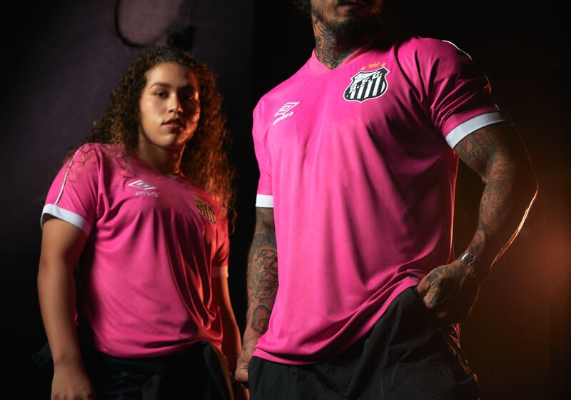  Umbro apresenta nova camisa do Santos F.C. em edição especial para campanha do Outubro Rosa