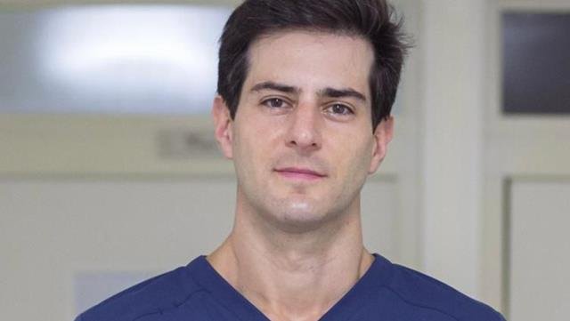Dr. Josué Montedonio Explica: Quando Optar por Próteses de Silicone para os Seios?