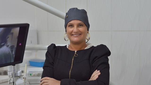  Dra. Fernanda Aterje: Referência em Odontologia com 25 Anos de Experiência