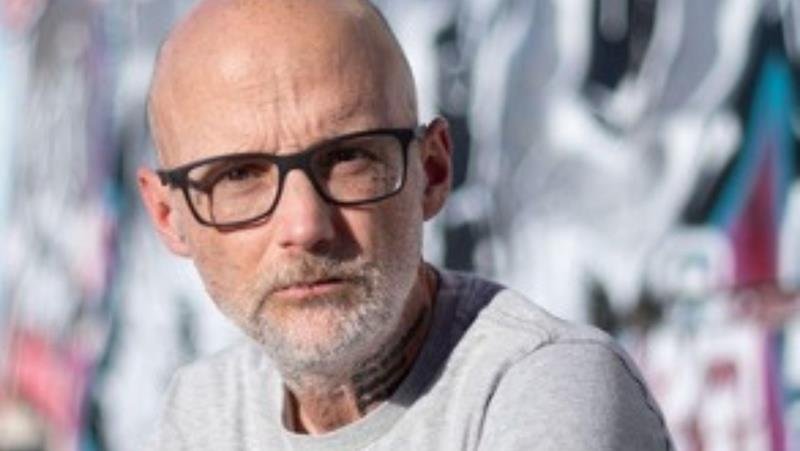  Moby antecede o single “where is your pride?”