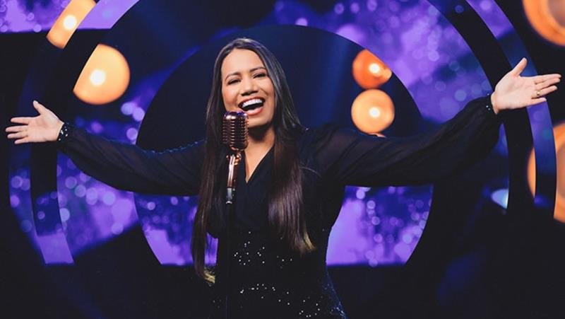  Cantora Érika Lopes lança o single “Glórias a Deus” e celebra gratidão por vencer tempos difíceis