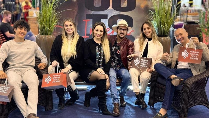  Família Zoreia Marca Presença na Feira Malhas, Fios e Couros no Centro de Eventos Positivo no Parque Barigui